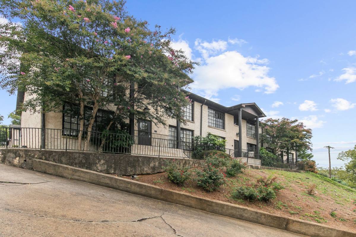 Apartment for rent at 1300 Altamont Way S, Birmingham, AL 35205