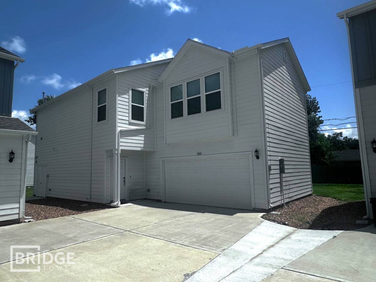 House for rent at 330 Huisache St, Lake Jackson, TX 77566