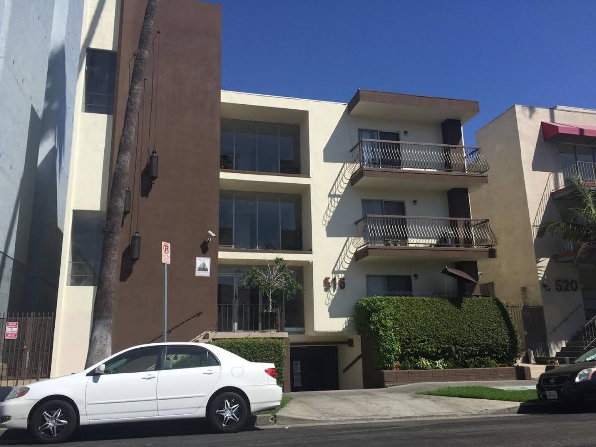 Apartment for rent at 516 S Kenmore Ave, Los Angeles, CA 90020