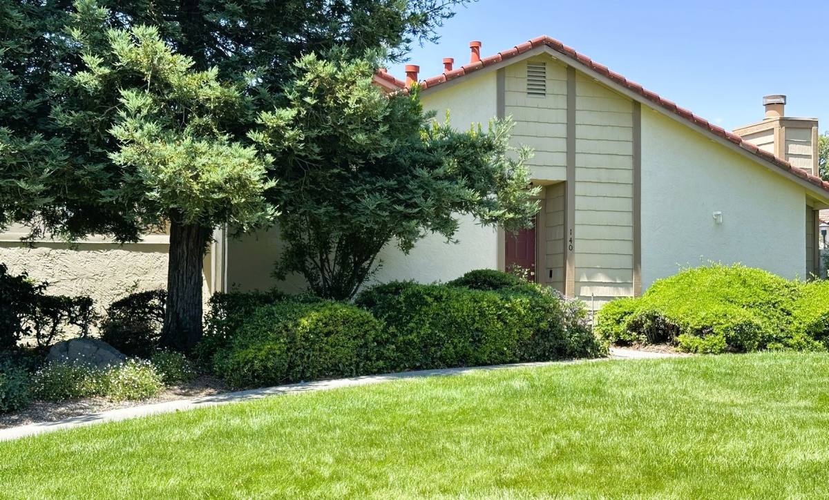 Condo for rent at 140 Park Place Dr, Petaluma, CA 94954