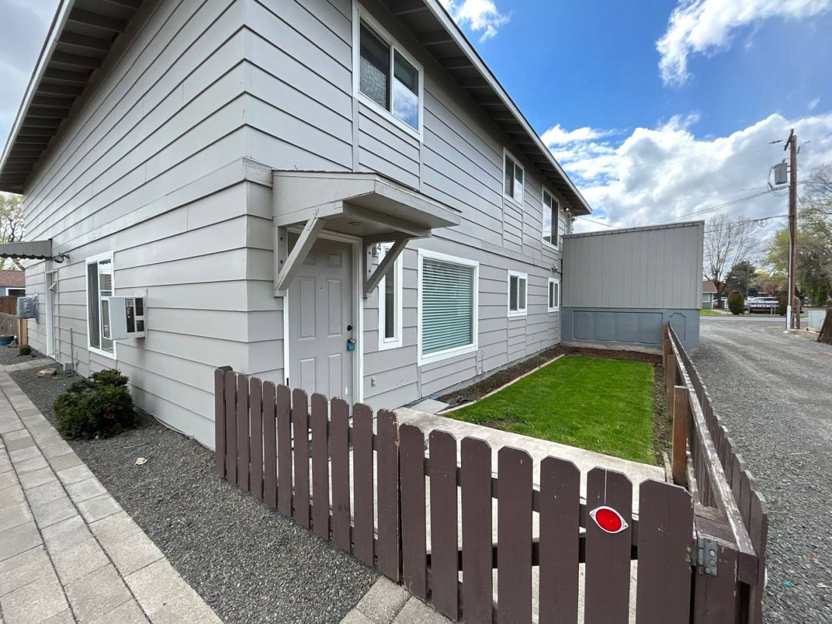 Apartment for rent at 286 SW C St, Madras, OR 97741