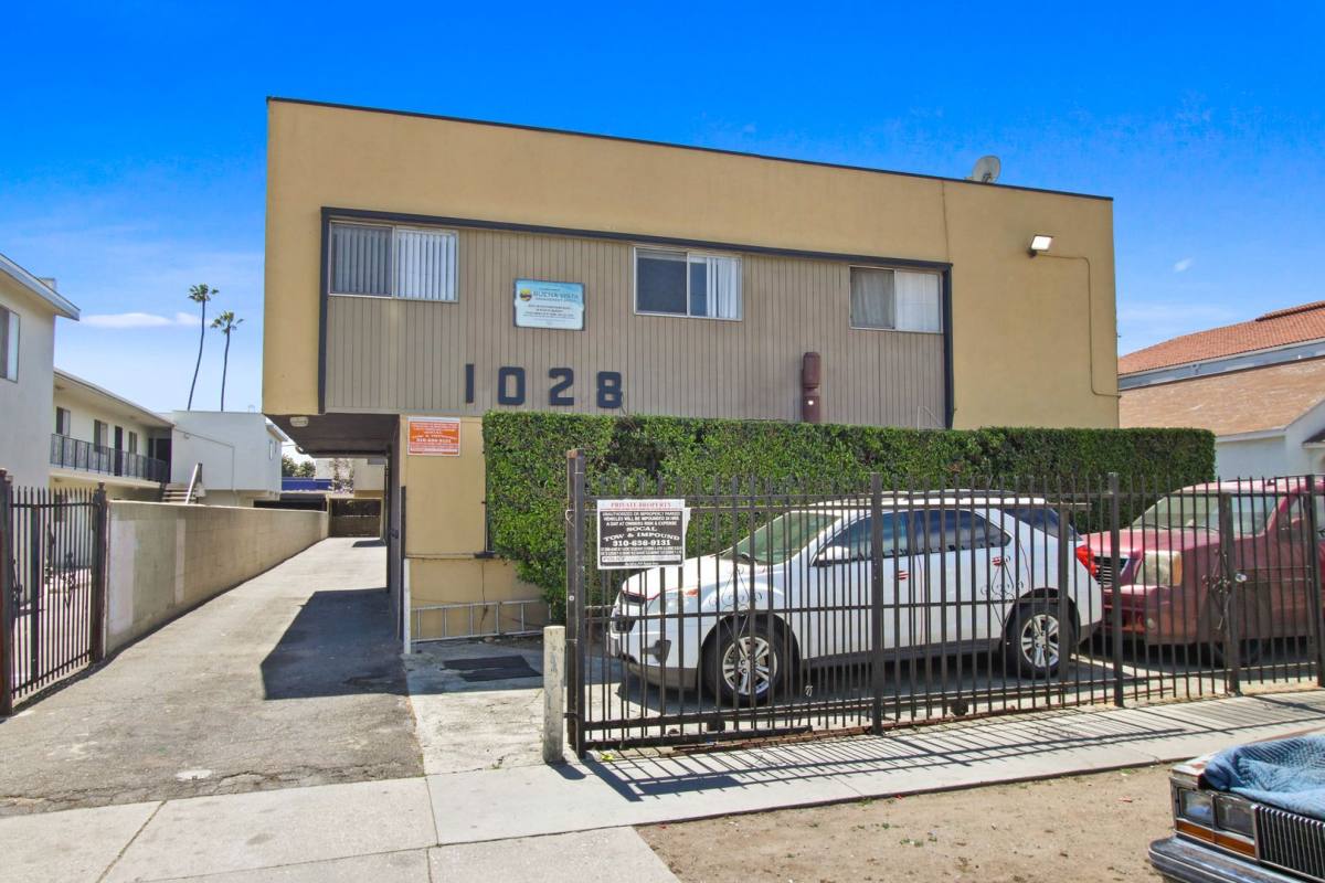 Apartment for rent at 1028 W 95th St, Los Angeles, CA 90044
