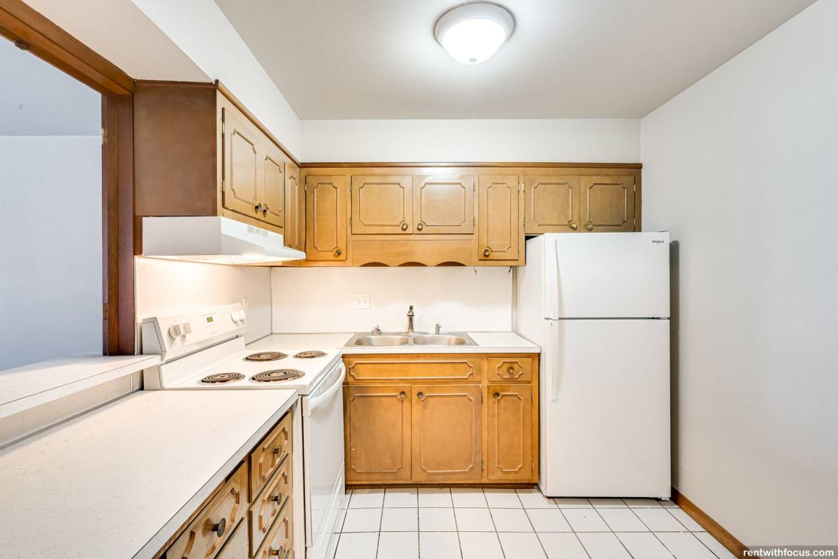 Apartment for rent at 505 S Van Buren St, Green Bay, WI 54301