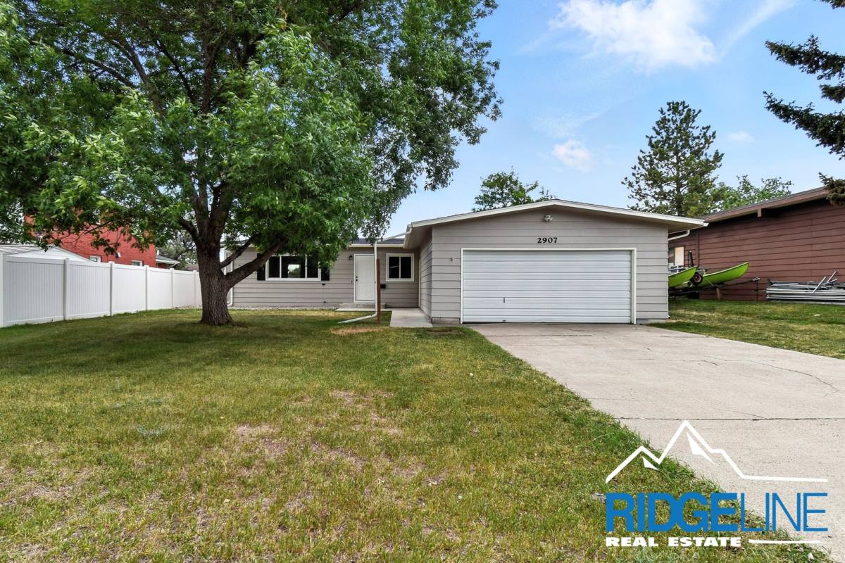 House for rent at 2907 Carmel Dr, Great Falls, MT 59404