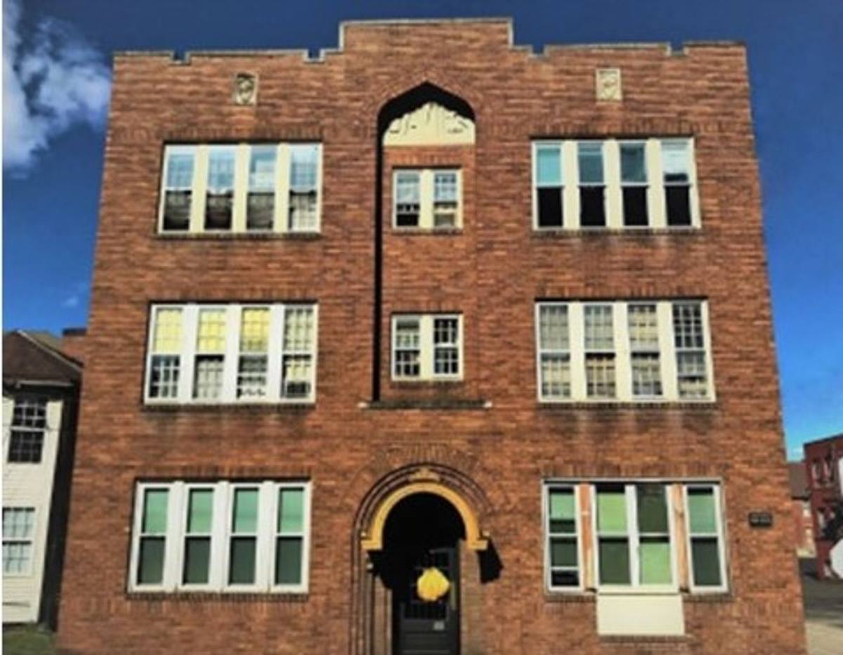 Apartment for rent at 215 11th St, Parkersburg, WV 26101