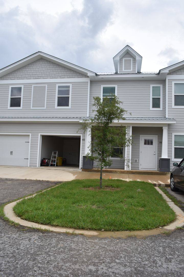 Townhouse for rent at 402 Date Palm Lane, Freeport, FL 32439