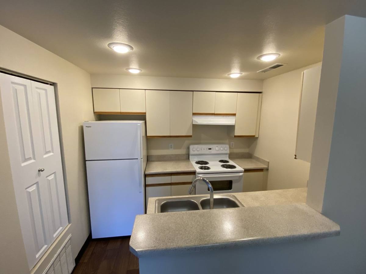 Townhouse for rent at 1625 SE N St, Grants Pass, OR 97526