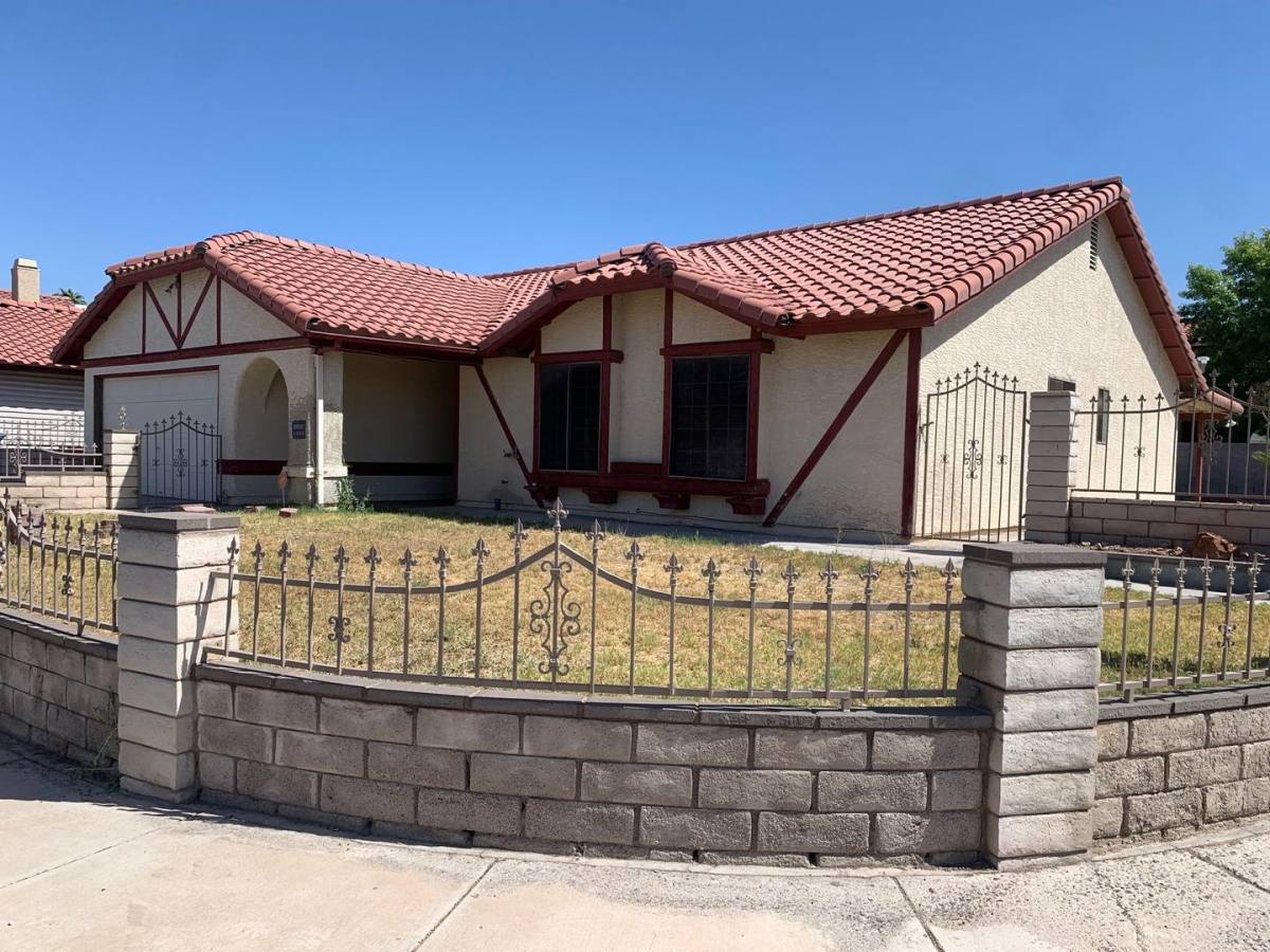 House for rent at 716 Round Table Dr, Las Vegas, NV 89110