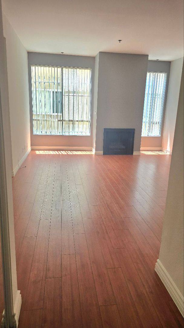 Apartment for rent at 315 S Lafayette Park Place, Los Angeles, CA 90057