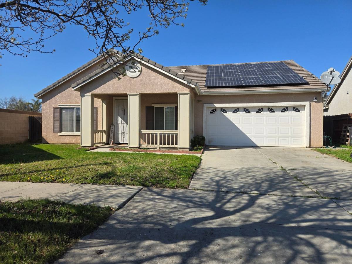 House for rent at 2068 W Merritt St, Hanford, CA 93230