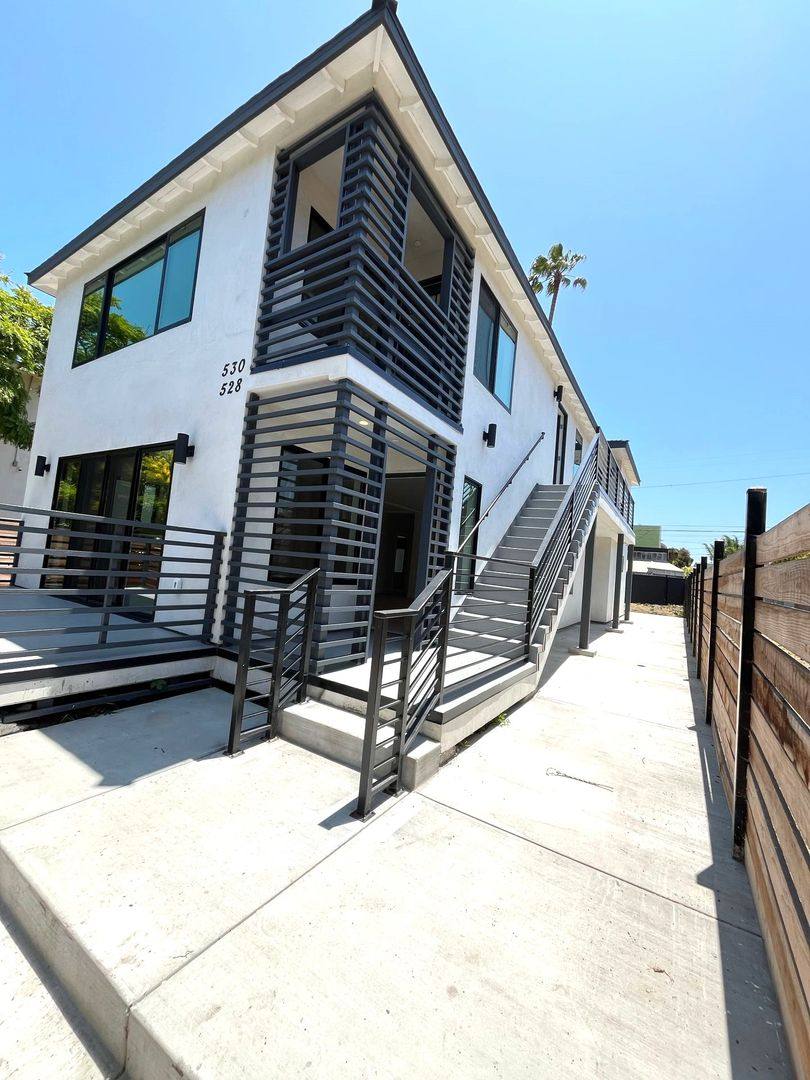 Townhouse for rent at 528-530 Westminster Ave, Venice, CA 90291