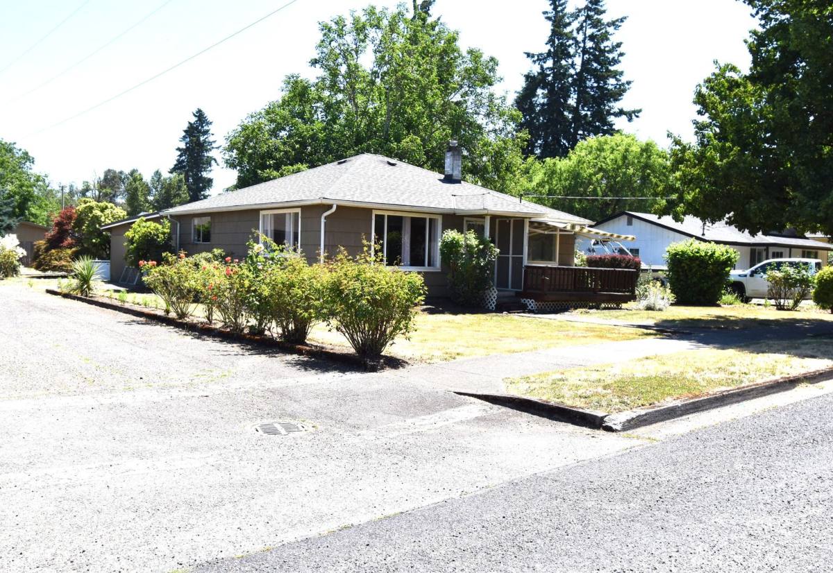 House for rent at 38821 N Main St, Scio, OR 97374