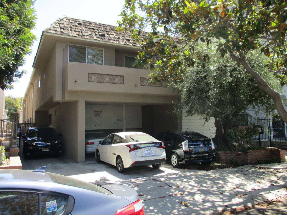 Apartment for rent at 1538 Granville Ave, Los Angeles, CA 90025