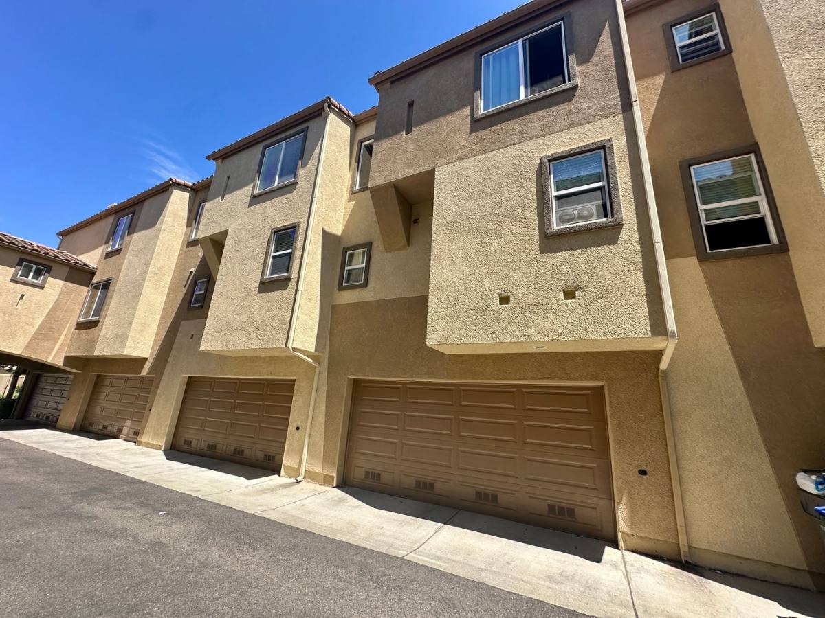 Townhouse for rent at 474 Almond Rd, San Marcos, CA 92078