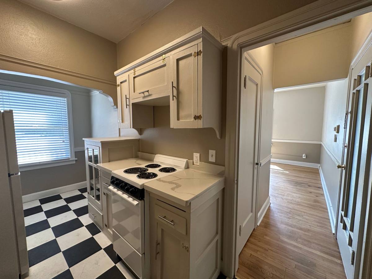 Apartment for rent at 1705 N St, Sacramento, CA 95811