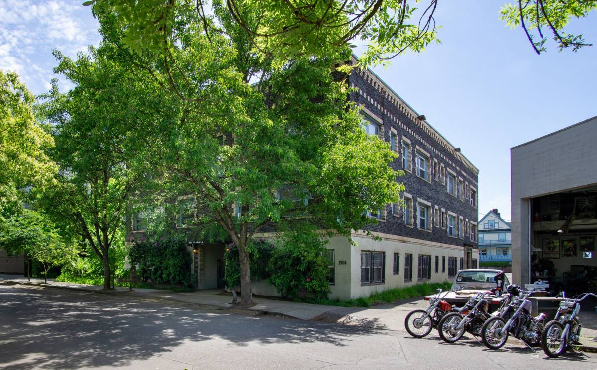 Townhouse for rent at 1904 NE Couch St, Portland, OR 97232