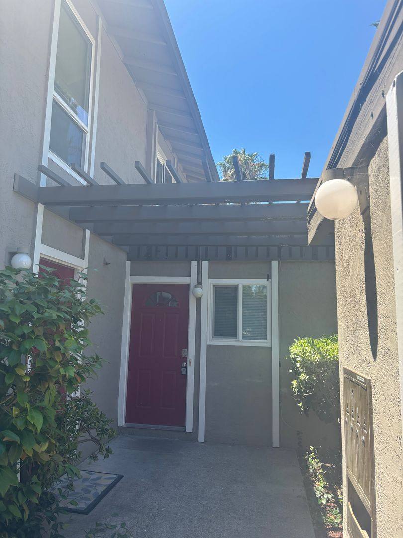Townhouse for rent at 103 Donegal Way, Pleasant Hill, CA 94523