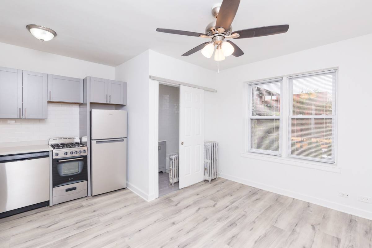 5710 N Winthrop Ave, Chicago, IL 60660