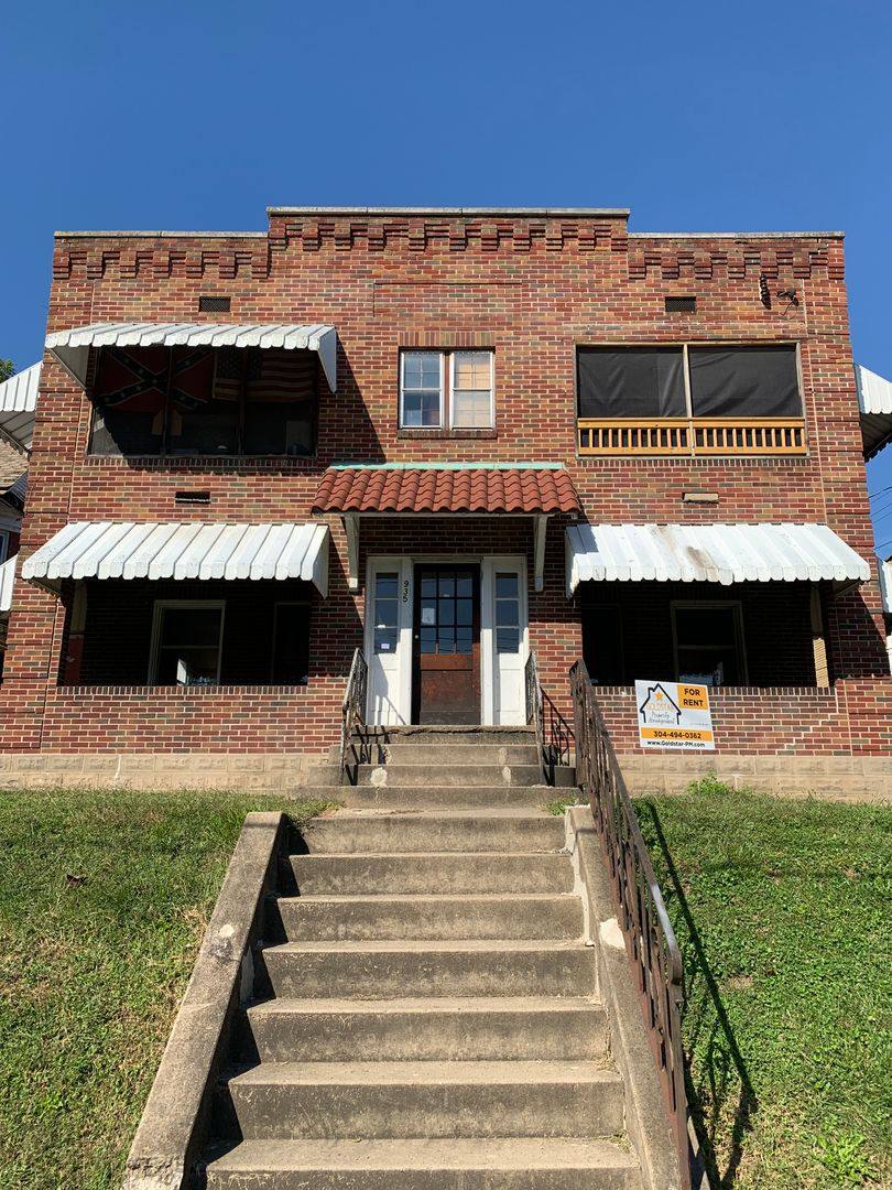 Apartment for rent at 935 Swann St, Parkersburg, WV 26101