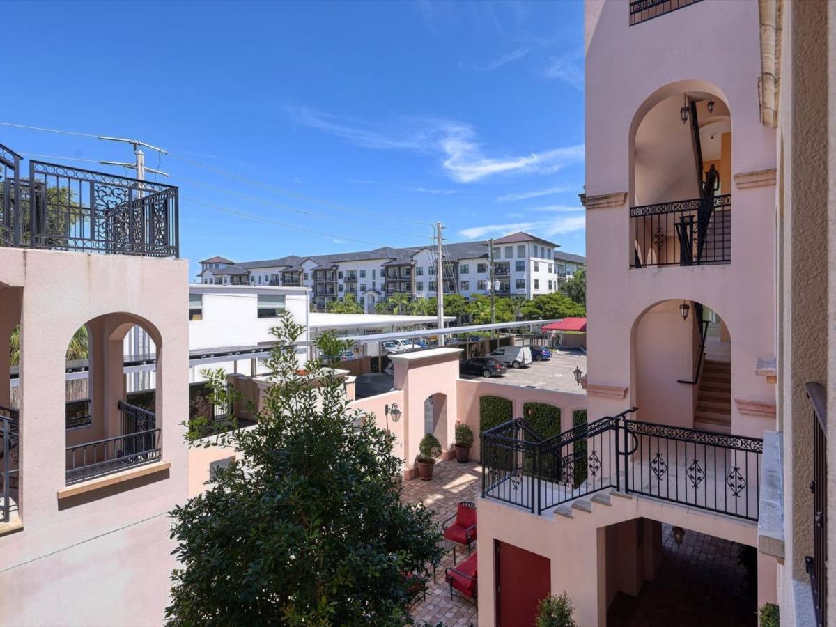 Condo for rent at 525 N Orange Ave, Sarasota, FL 34236