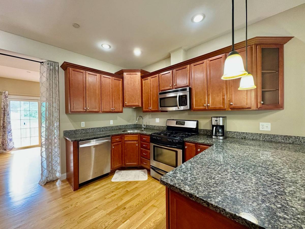 Townhouse for rent at 7C Charles Ridge Rd, Littleton, MA 01460