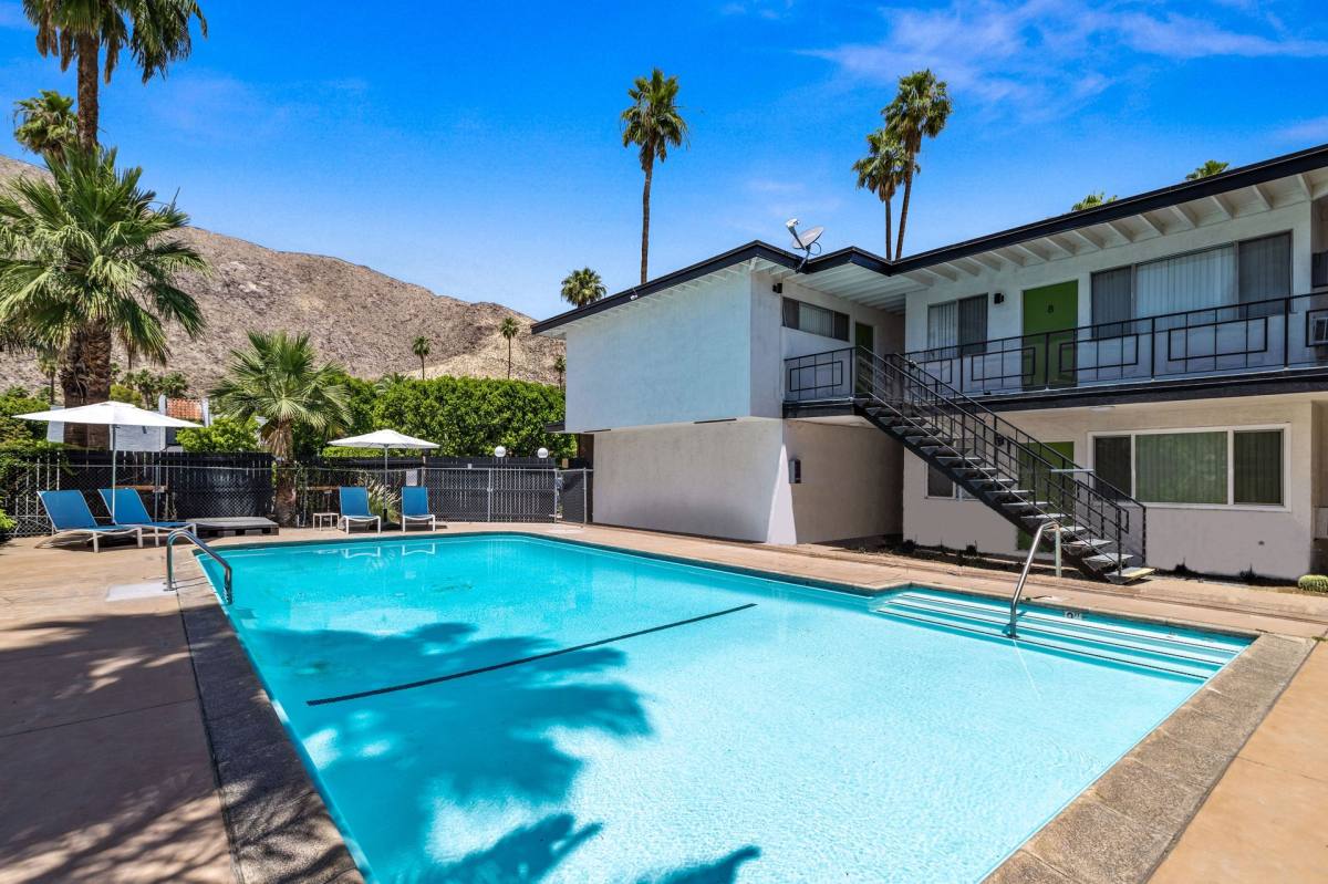 Apartment for rent at 372 S Belardo Rd, Palm Springs, CA 92262