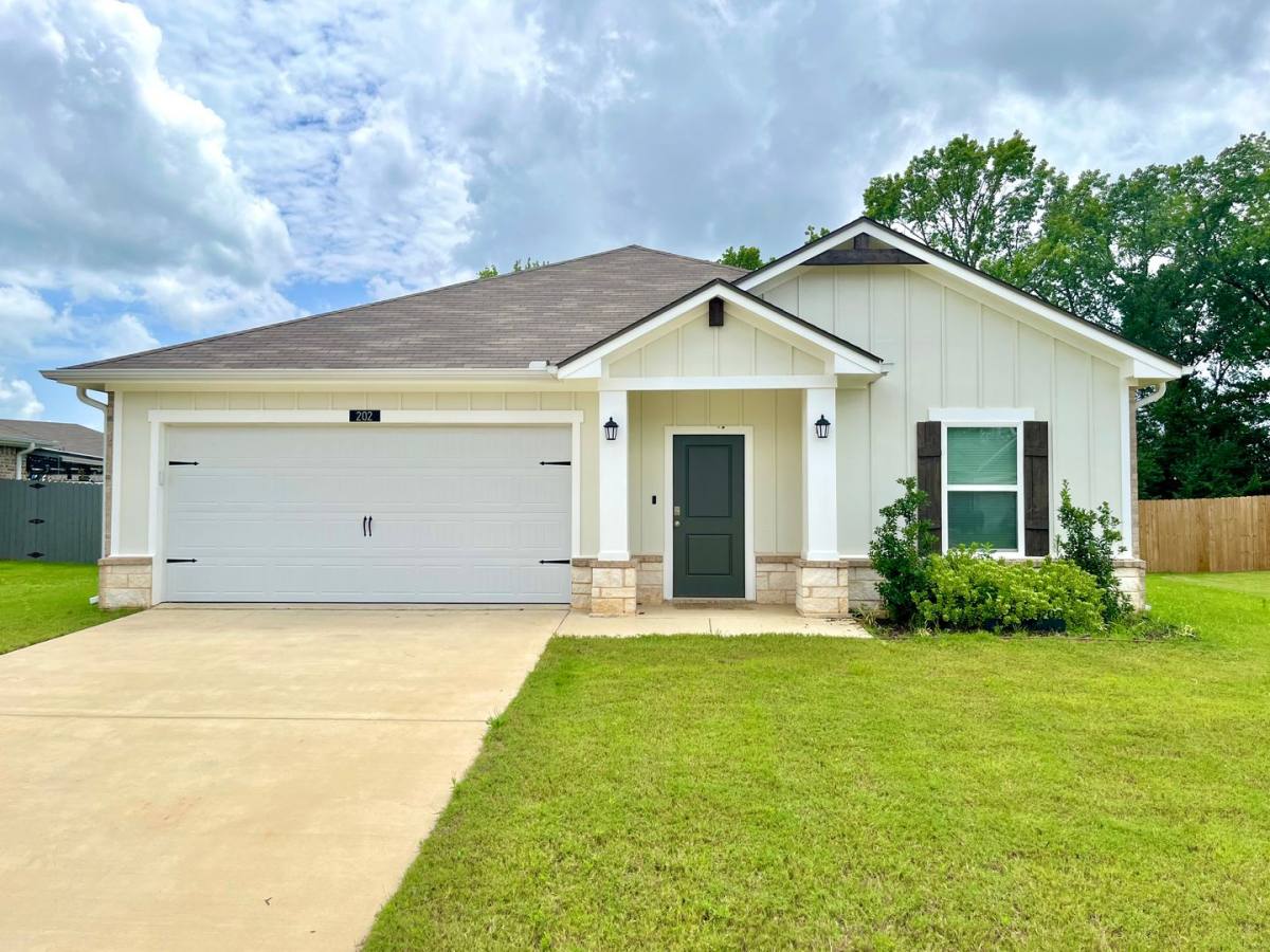 House for rent at 202 S Rainbow, Whitehouse, TX 75791