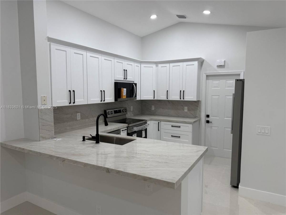 House for rent at 1560 Canary Island Dr, Fort Lauderdale, FL 33327