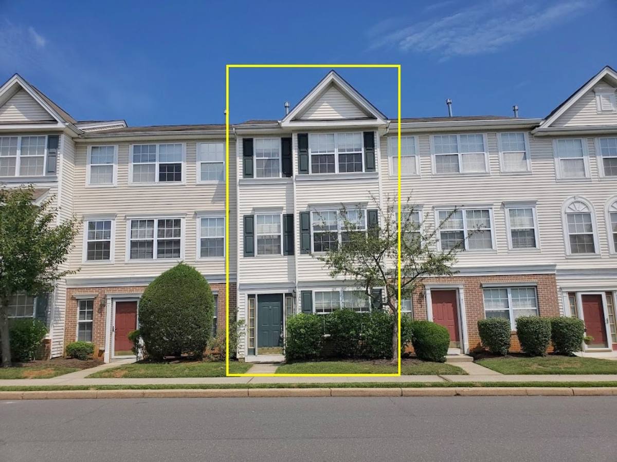 Townhouse for rent at 85 Nathan Blvd, Parlin, NJ 08859