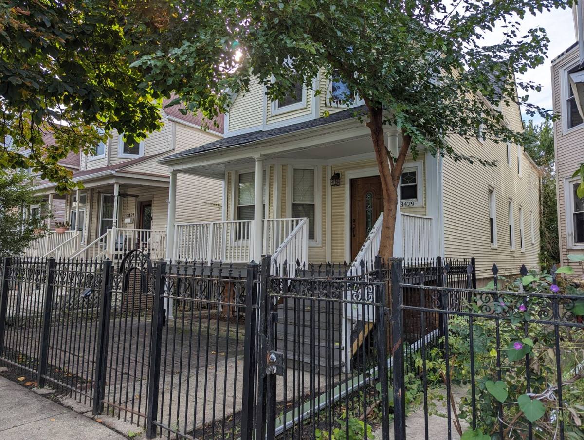 Apartment for rent at 3429 W McLean, Chicago, IL 60647