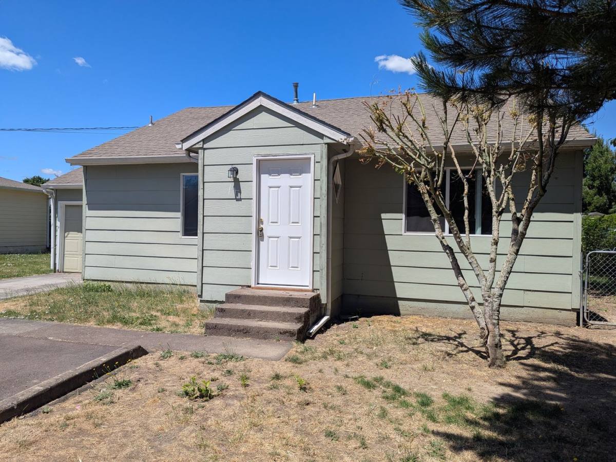 Apartment for rent at 1522, 1524, 1526, 1528 E Park Ave NE, Salem, OR 97301