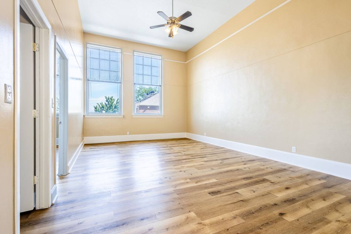 Apartment for rent at 2120 Deer Park Blvd, Omaha, NE 68108