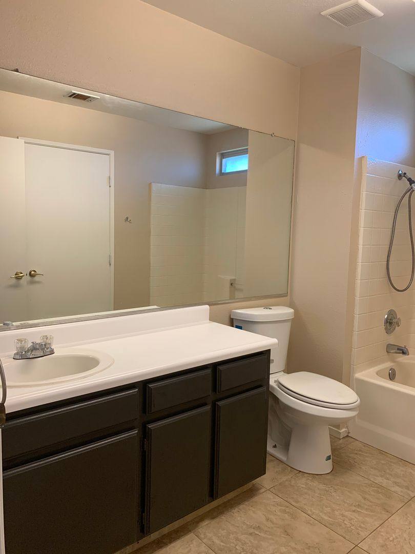 Apartment for rent at 3216 Brookside Dr, Bakersfield, CA 93311