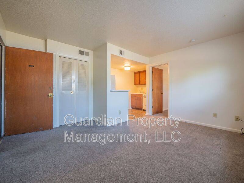 Apartment for rent at 1115 N College Dr, Maryville, MO 64468