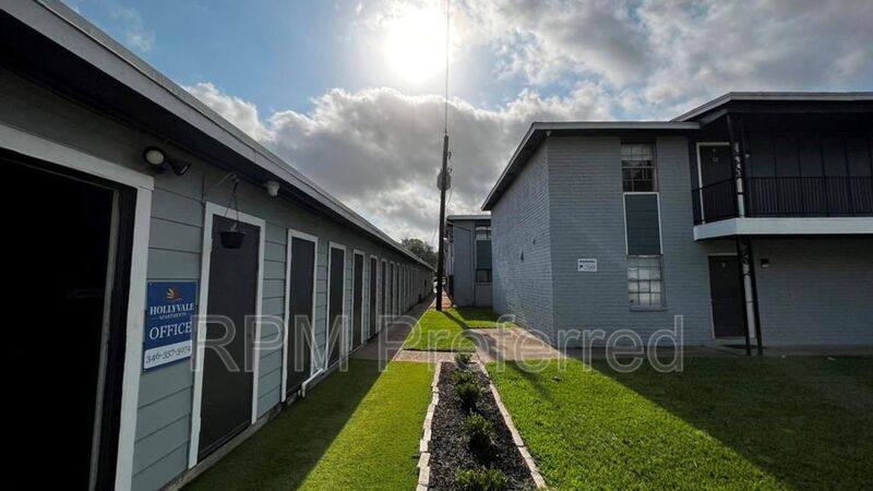 Apartment for rent at 427 Hollyvale Dr, Houston, TX 77060