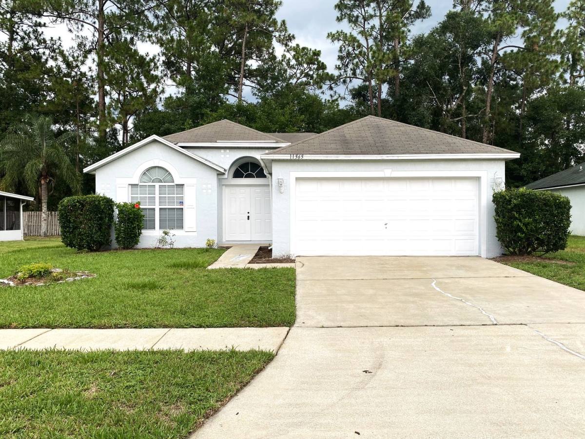 House for rent at 11565 Whisperingbrook Lane, Jacksonville, FL 32218