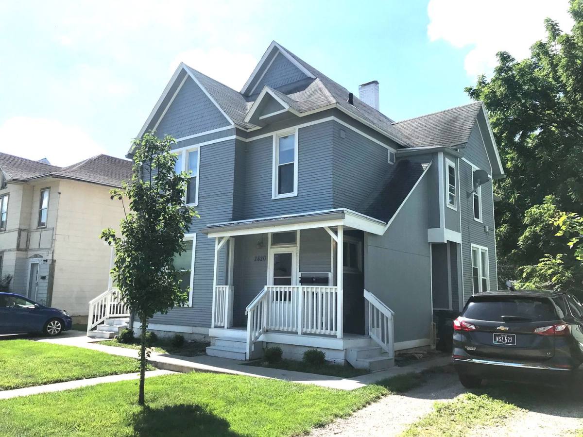 Apartment for rent at 2820 Cottage Grove, Des Moines, IA 50311