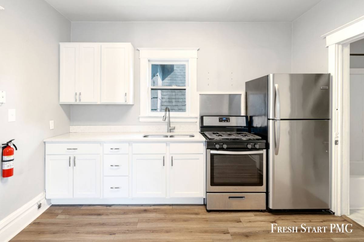 Apartment for rent at 613 Davis St, Kalamazoo, MI 49007