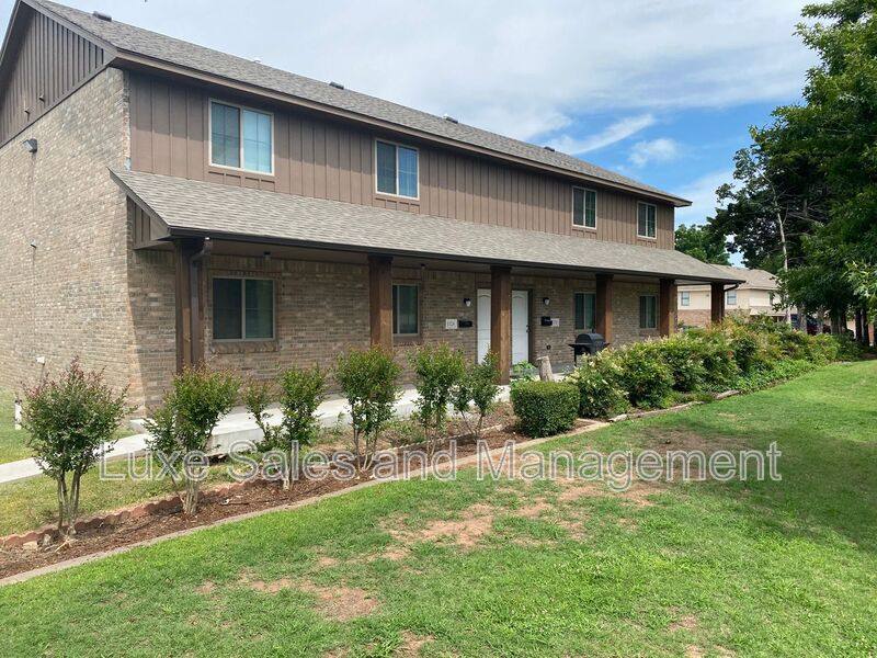 House for rent at 1124 E Campbell St, Edmond, OK 73034
