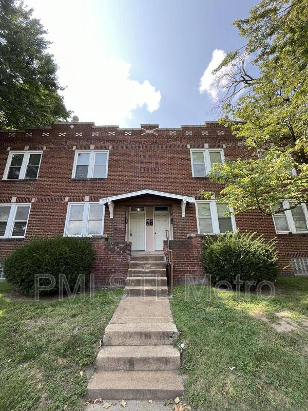 Apartment for rent at 4709 Newport Ave, Saint Louis, MO 63116