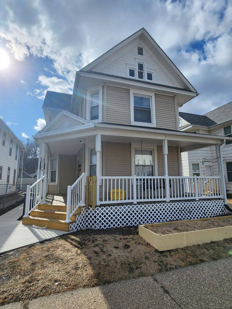 Apartment for rent at 2763 Jackson, Dubuque, IA 52001