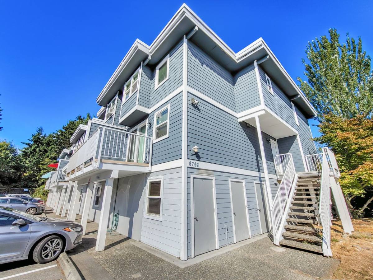 Townhouse for rent at 6703 204th St SW #A206, Lynnwood, WA 98036