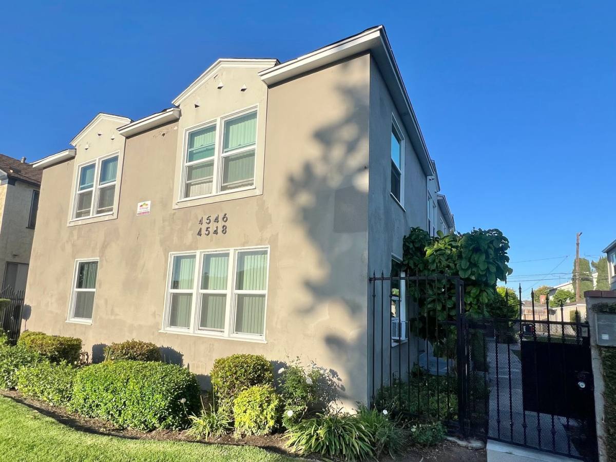Apartment for rent at 4546-4548 Banner Dr, Long Beach, CA 90807