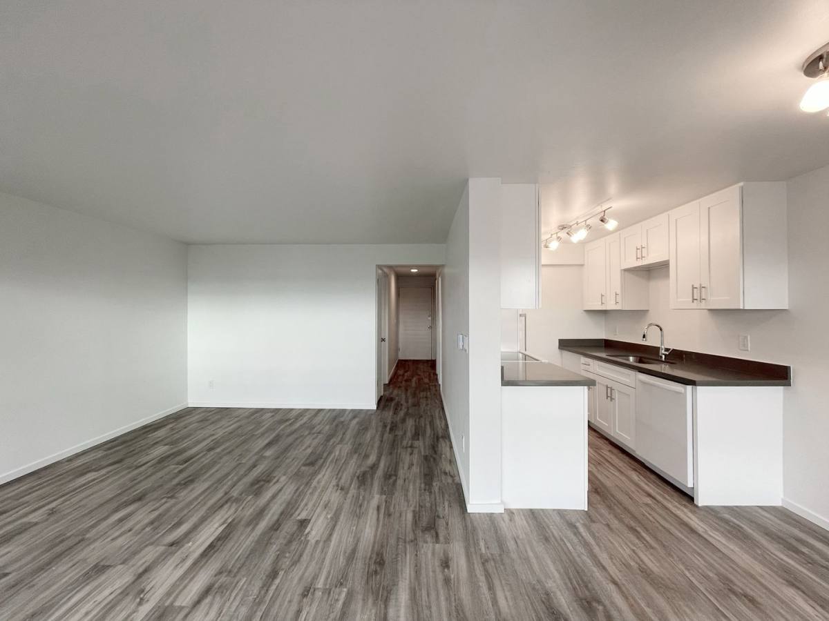 Apartment for rent at 407 2nd St S, Kirkland, WA 98033