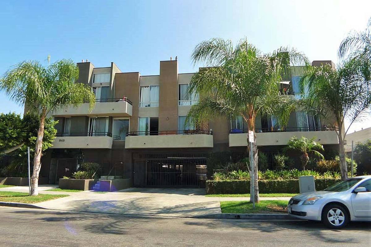 Apartment for rent at Villa Granada, 940 N Ardmore Ave, Los Angeles, CA 90029