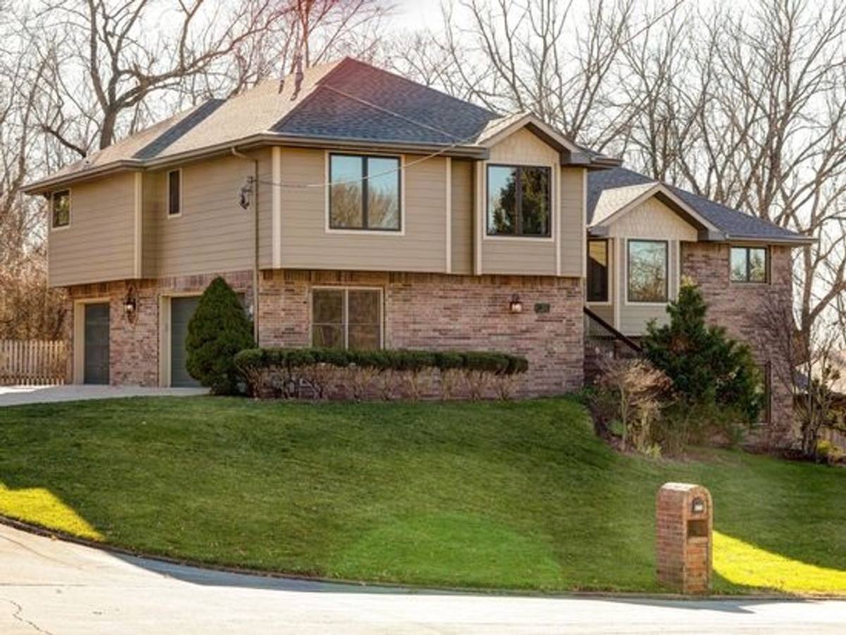 House for rent at 522 E McArthur Dr, Springfield, MO 65810