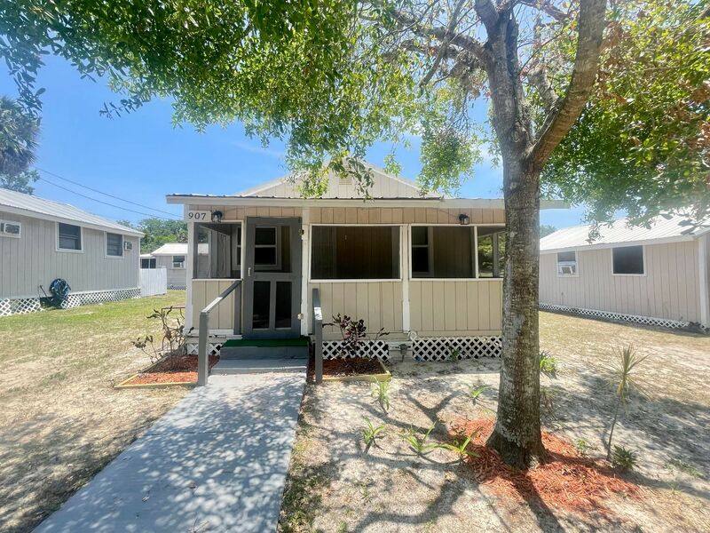 House for rent at 907 S Washington Ave, Apopka, FL 32703