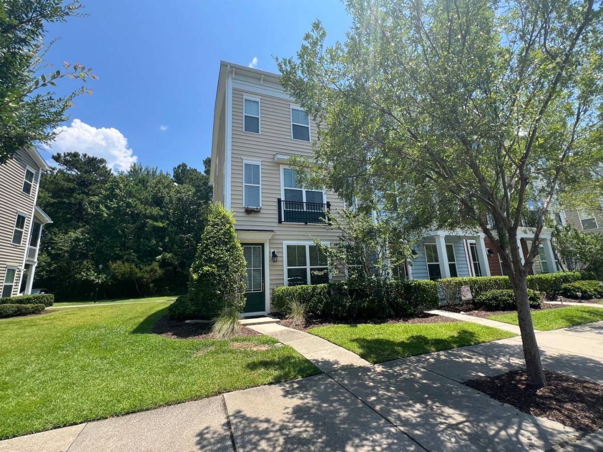 Townhouse for rent at 1542 Bluewater Way, Charleston, SC 29414