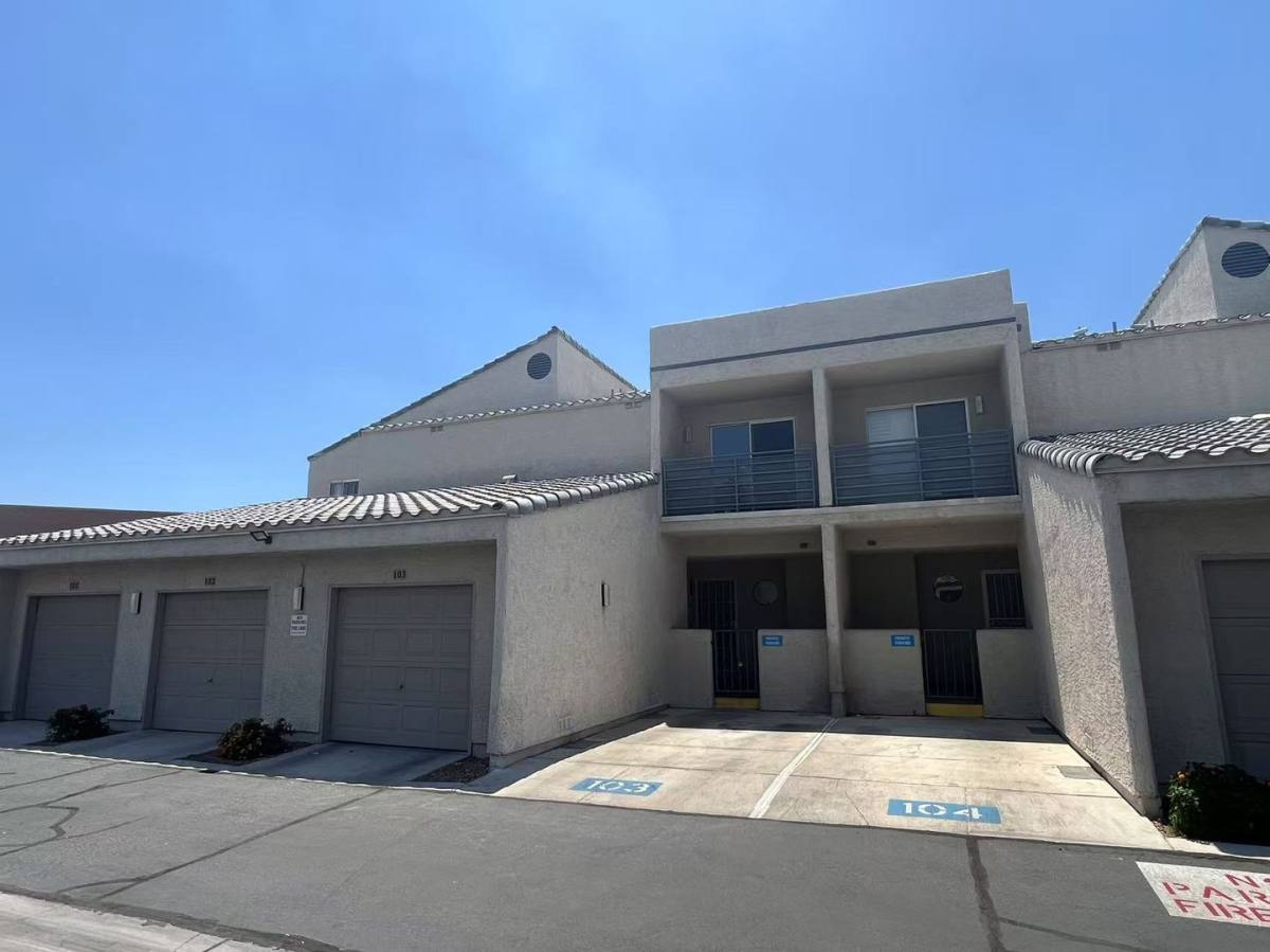 House for rent at 6250 W Flamingo Rd, Las Vegas, NV 89103