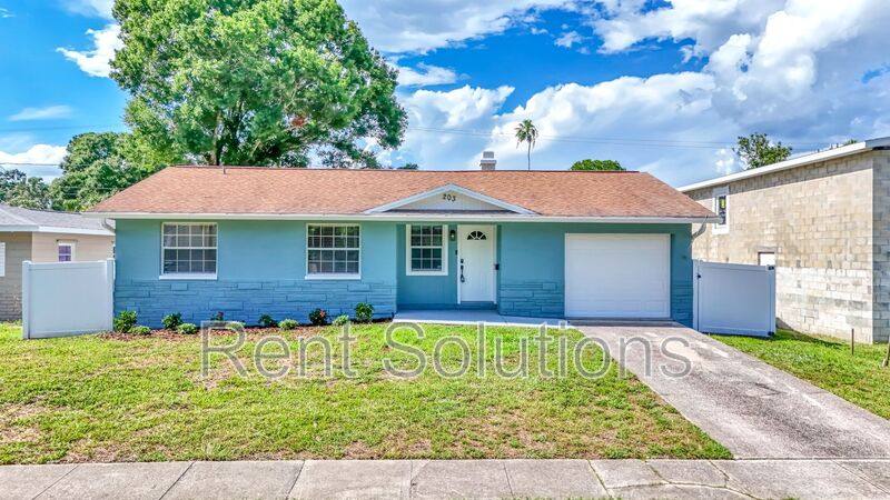 House for rent at 203 80th Ave N, Saint Petersburg, FL 33702